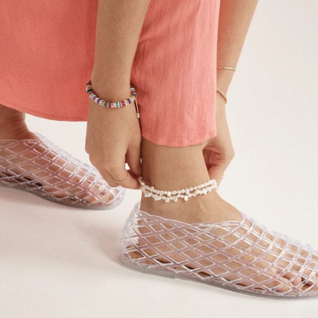 Anklets Are The Latest 'It Girl' Jewelry Trend