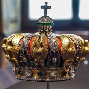 How Thieves Stole Priceless Jewelry in 7 Minutes