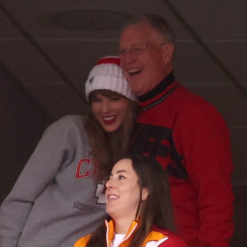 Taylor Swift, Scott Swift Attend Travis Kelce’s Chiefs Game