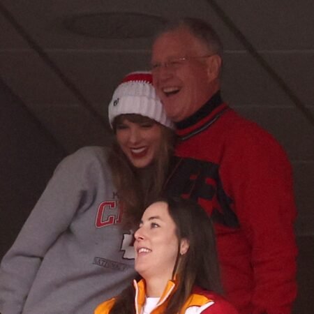 Taylor Swift, Scott Swift Attend Travis Kelce’s Chiefs Game